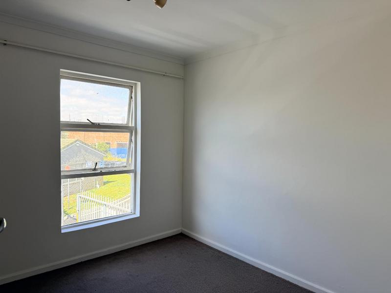 2 Bedroom Property for Sale in Oakglen Western Cape